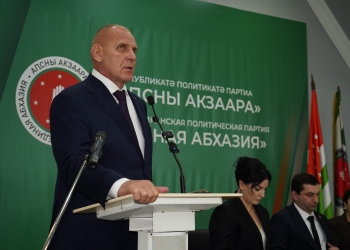 Сенатор А. Карелин с рабочим визитом посетил Сухум и принял участие в VII съезде Республиканской политической партии «Единая Абхазия»